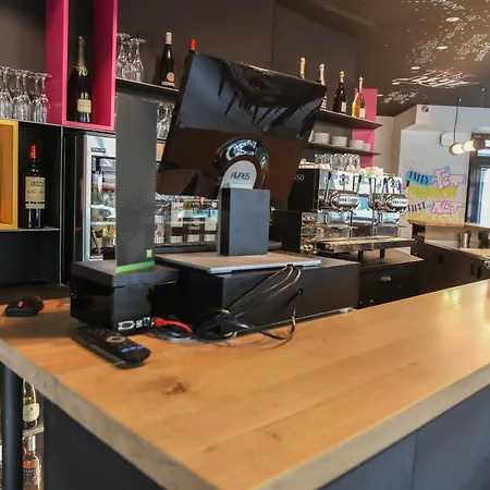 Hotell Ibis Styles Republique 3*