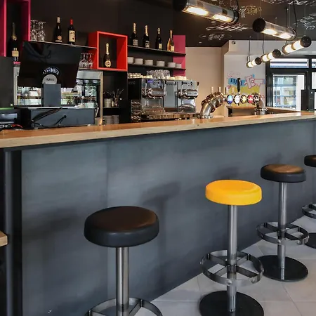 Hotell Ibis Styles Republique 3*