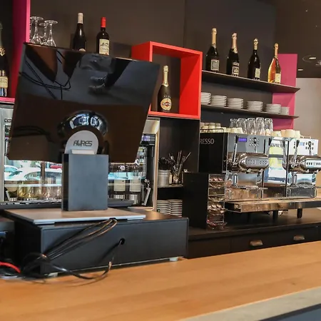 Ibis Styles Republique 3*