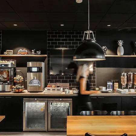 Ibis Styles Republique 3*